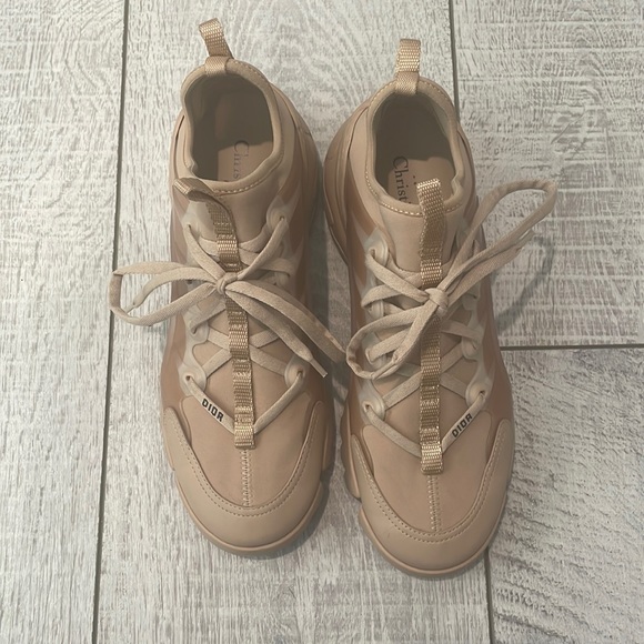 Christian Dior tennis shoes Amazing condition barely worn - Picture 2 of 6